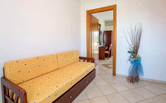 Lina Apartments