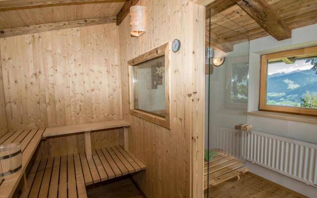 Cozy hut in Pinzgau with Finnish sauna