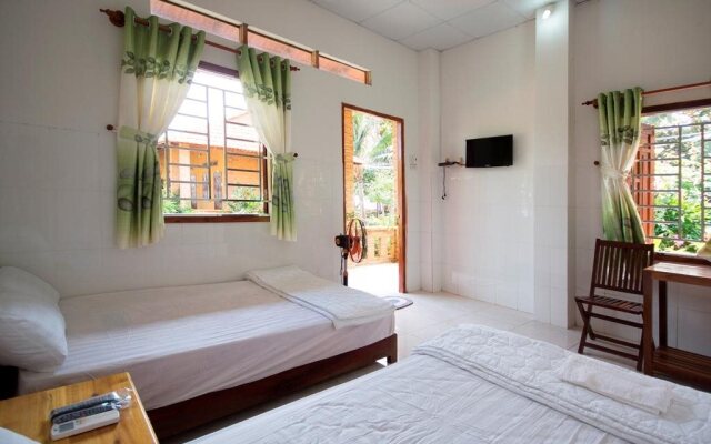 Bai Thom Cay Vong Nem Resort