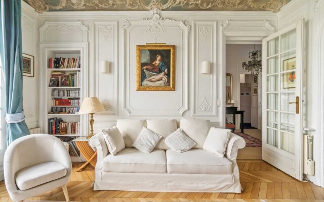 Stylish Vintage 3BR Apartment in Le Marais by GuestReady