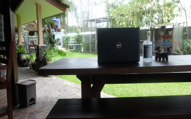 OYO 93595 Puri Adem 86 Syariah BunkbedNearMerapi Golf Club
