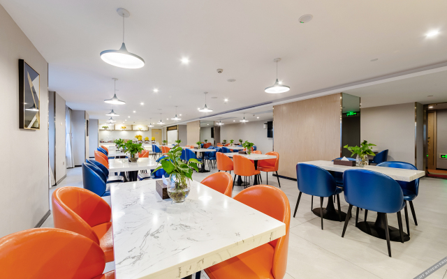Berman Hotel (Guiyang southwest Trade City Jinyang bus station store)