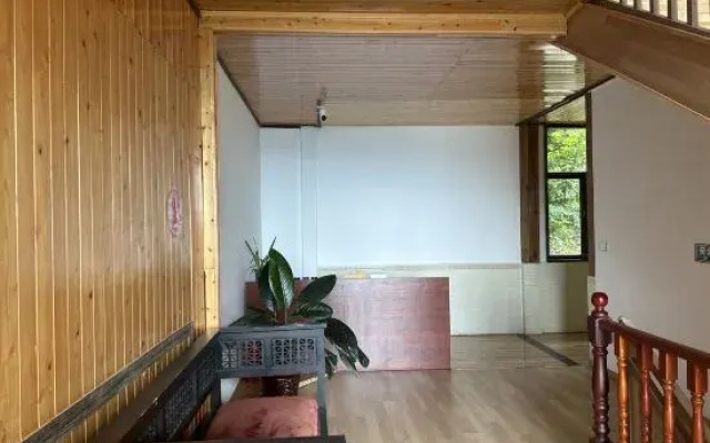 Mangjing Layuan Inn