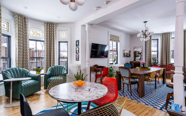 11 Rooms Boutique Hotel