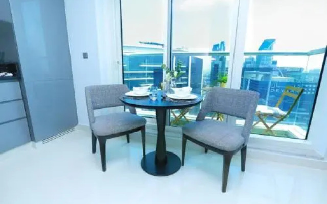 Damac Maison Prive - Deluxe Studio with Burj-Khalifa View