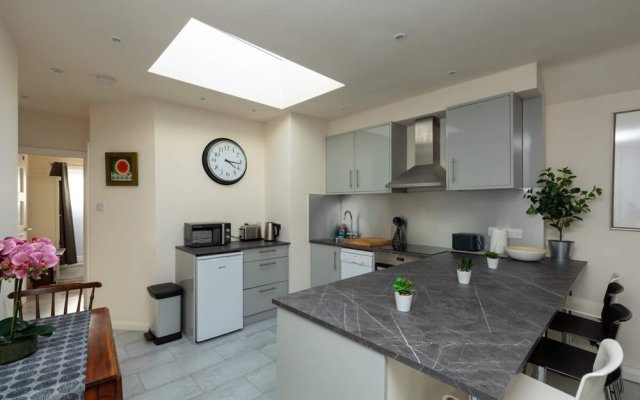 Bright & Contemporary 1bedroom Annexe - Herne Hill!