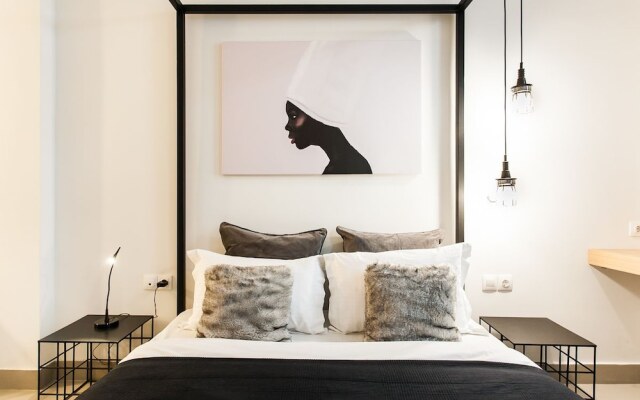 Monk Monastiraki Suites