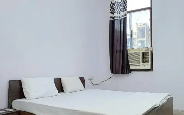 Oyo 702330 Br Residency