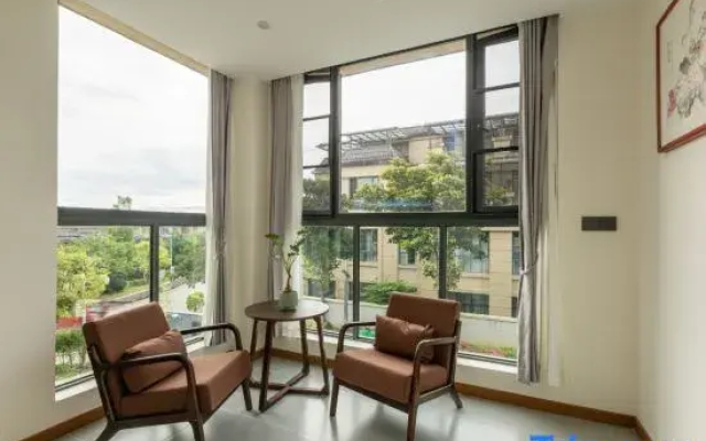 Fallingwater Bay Hotel