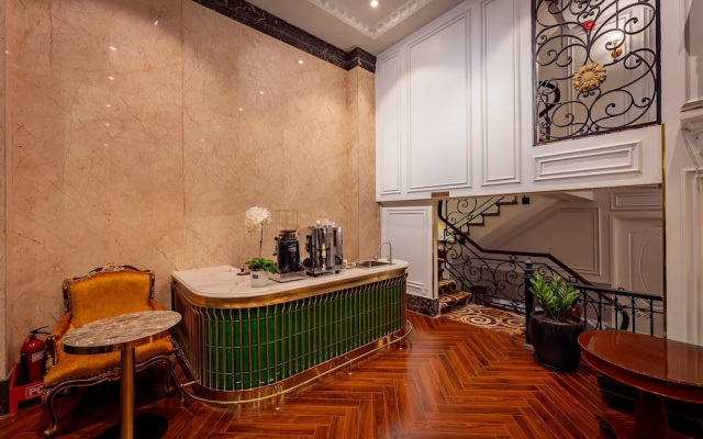 Golden Star Hotel & Apartment