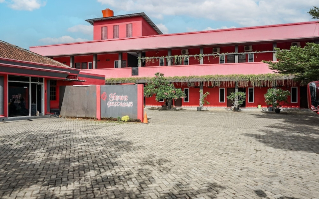 OYO Life 93342 Yasmine Guesthouse Syariah