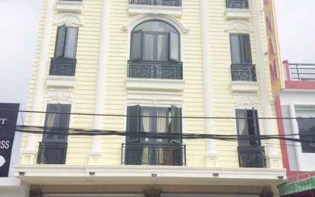 Bac Nam Central Station Hotel