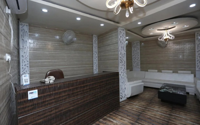 Hotel Crown Plaza By OYO Rooms