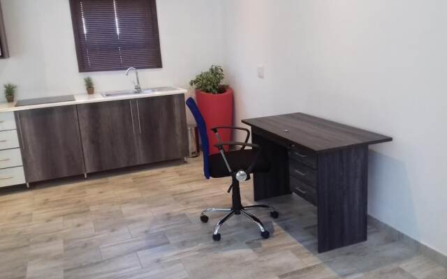 Mayberrypark Guest Lodge