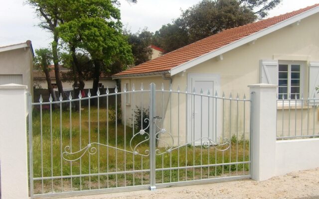 House With 2 Bedrooms in Soulac-sur-mer, With Enclosed Garden