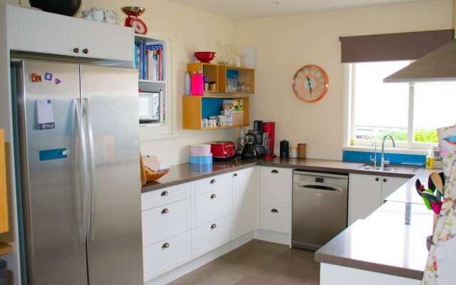 Welcoming 4 Bedroom Family Home in Meadowbank