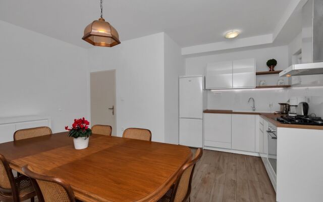 Apartments Čobrnić