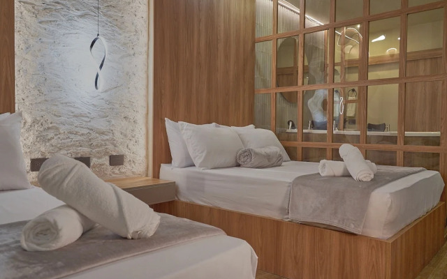 One Apartments Lleras