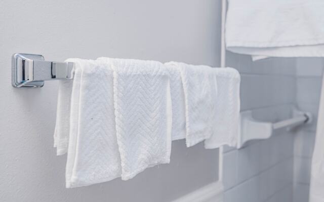 New-20p off-Uptown Love MPLS next to Fun