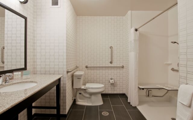 Hampton Inn & Suites Bellevue Downtown-Seattle