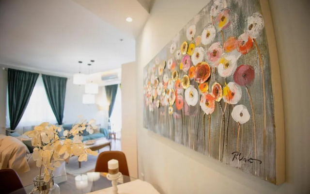 Valentini s Uptown Flat