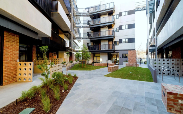 Mega Style Apartments West Melbourne Townhouse