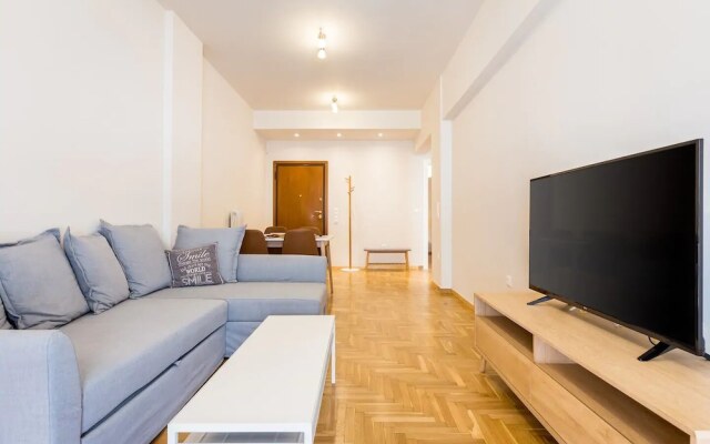 2 bedroom apartment near the Metro