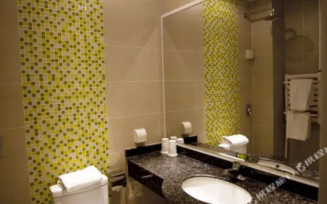 Dinggeman E-sports Theme Hotel (Dongying North 1st Road Branch)