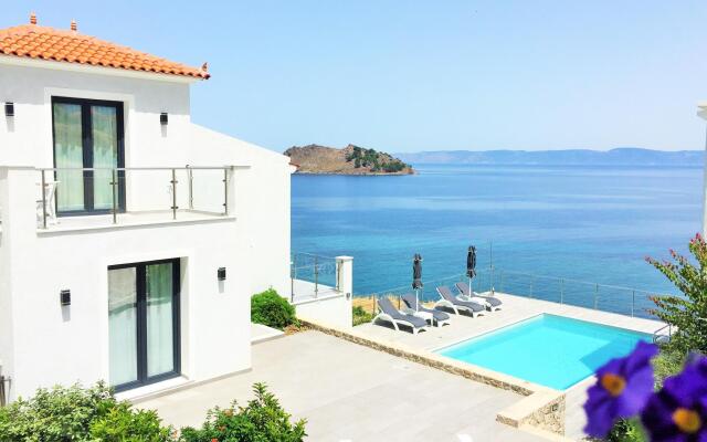 Eleia Seafront Rooms & Villas