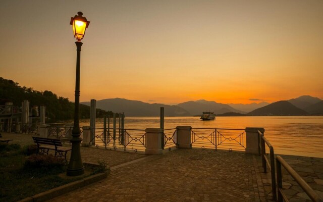 Amazing Gaia Le Palme Pool Lake View