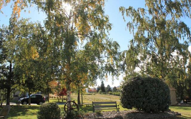 Colonial Manor Motel