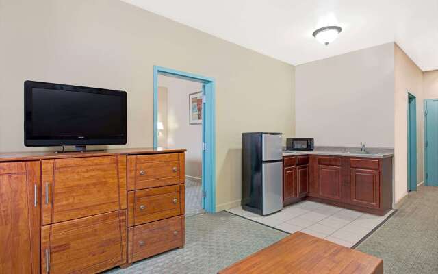 Days Inn by Wyndham Downtown St. Louis