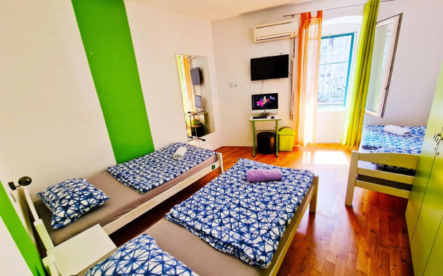 CroParadise Hostel & Apartments