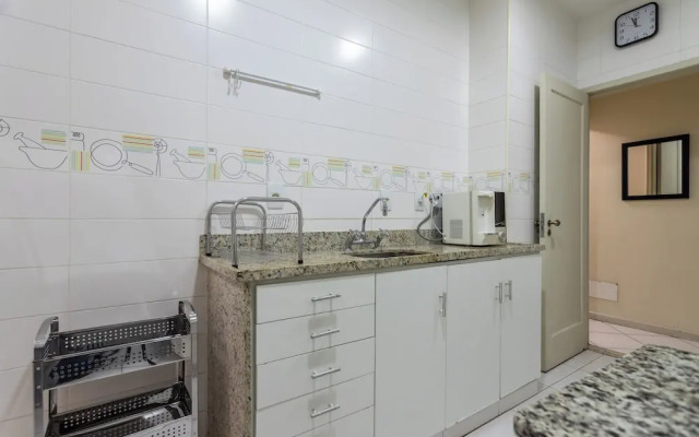 2min da Praia de Copacabana - A303