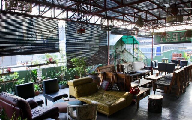 Birdnest Collective Cafe & Guesthouse