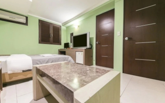 Mate Hotel