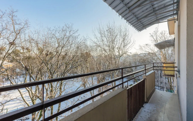 Bright Studio With Balcony by Renters