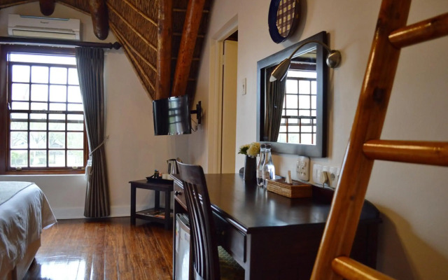 Oakhurst Hotel