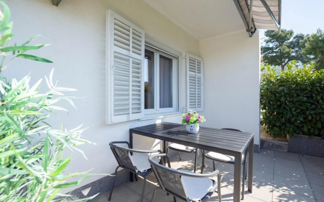 Beautiful Apartment in Podstrana With Wifi and 2 Bedrooms
