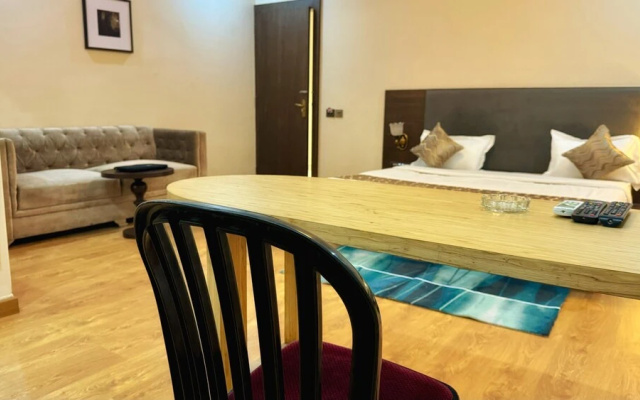 Hotel Sandal Wood