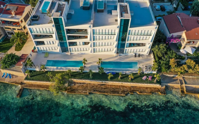 LL luxury penthouse on sea