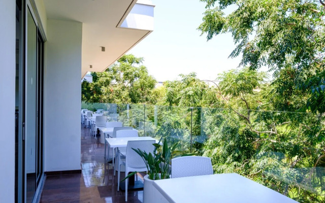 Rio Gardens - Modest 1-bdr Apt w Balcony