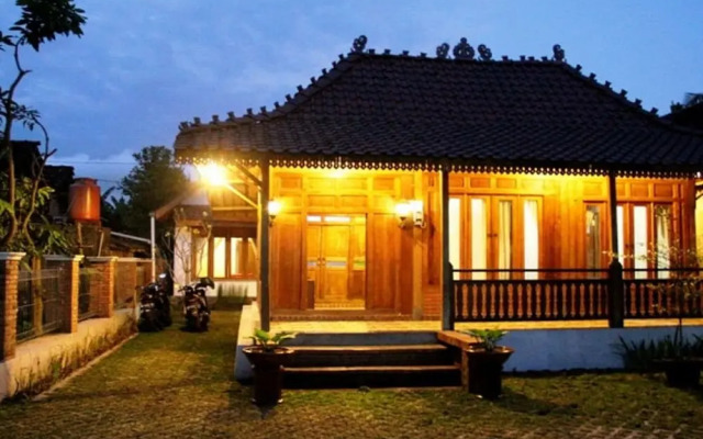 Anugro's Homestay By The Grand Java