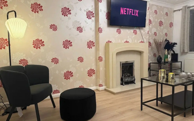 Coventry - 3 Beds - Pet Friendly - Free Parking