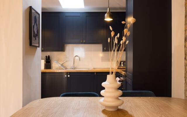 The Highgate Hideaway - Modern & Stylish 2BDR Flat