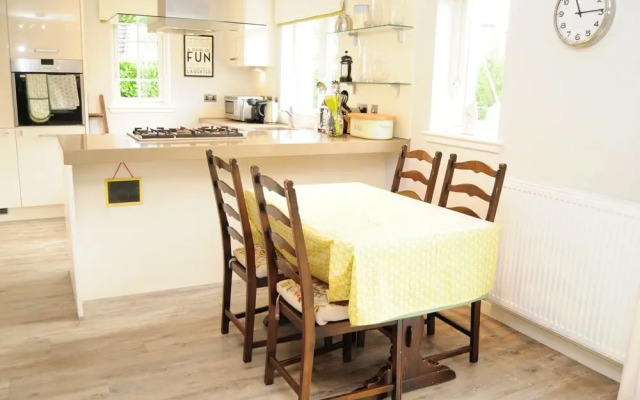 Pear Nook Treet - Exquisite Family Home