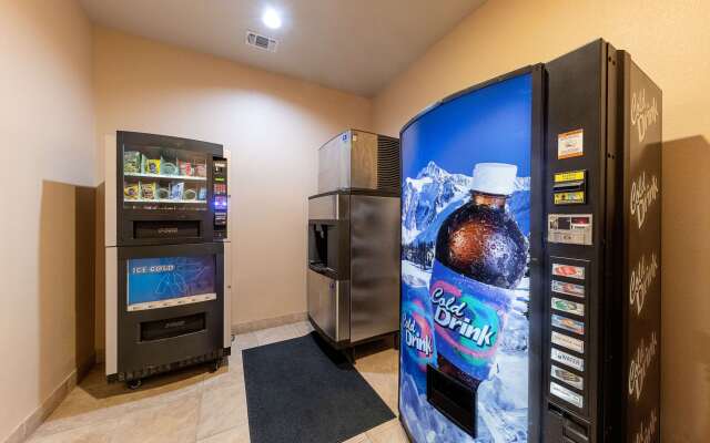 Econo Lodge Inn & Suites Bridgeport