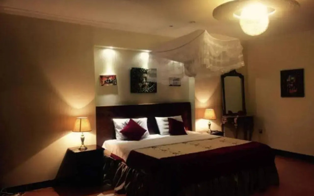 Puma Garden and Suites