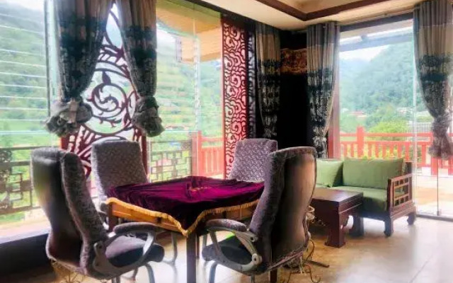 Hailuogou Mulin Sencun Hotel