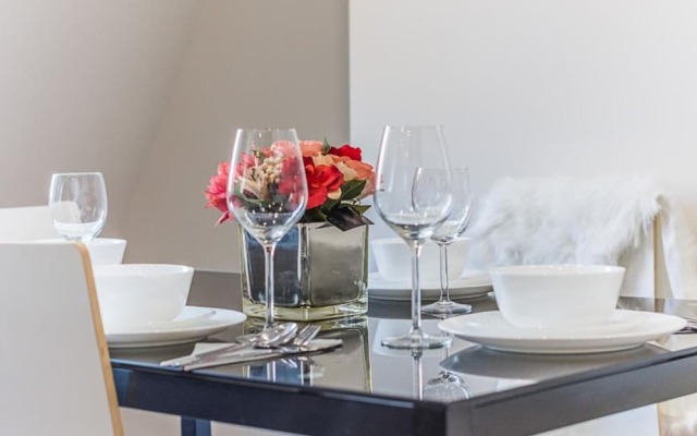 Luxurious Modern One Bedroom Apartment